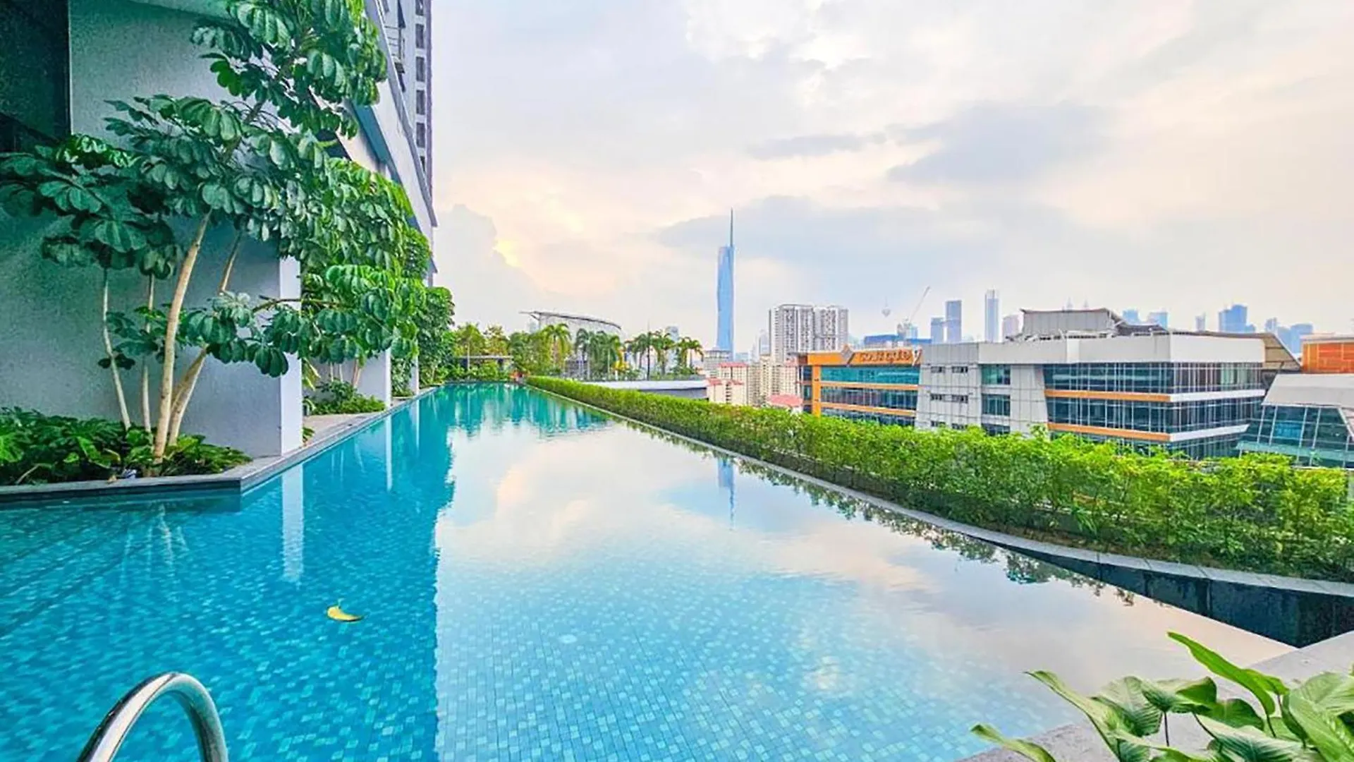Apartahotel Skyscraper 65 Kl Highest Outdoor Bathtub Luxury Lavish Designer Suite Penthouse Lv65 Kuala Lumpur